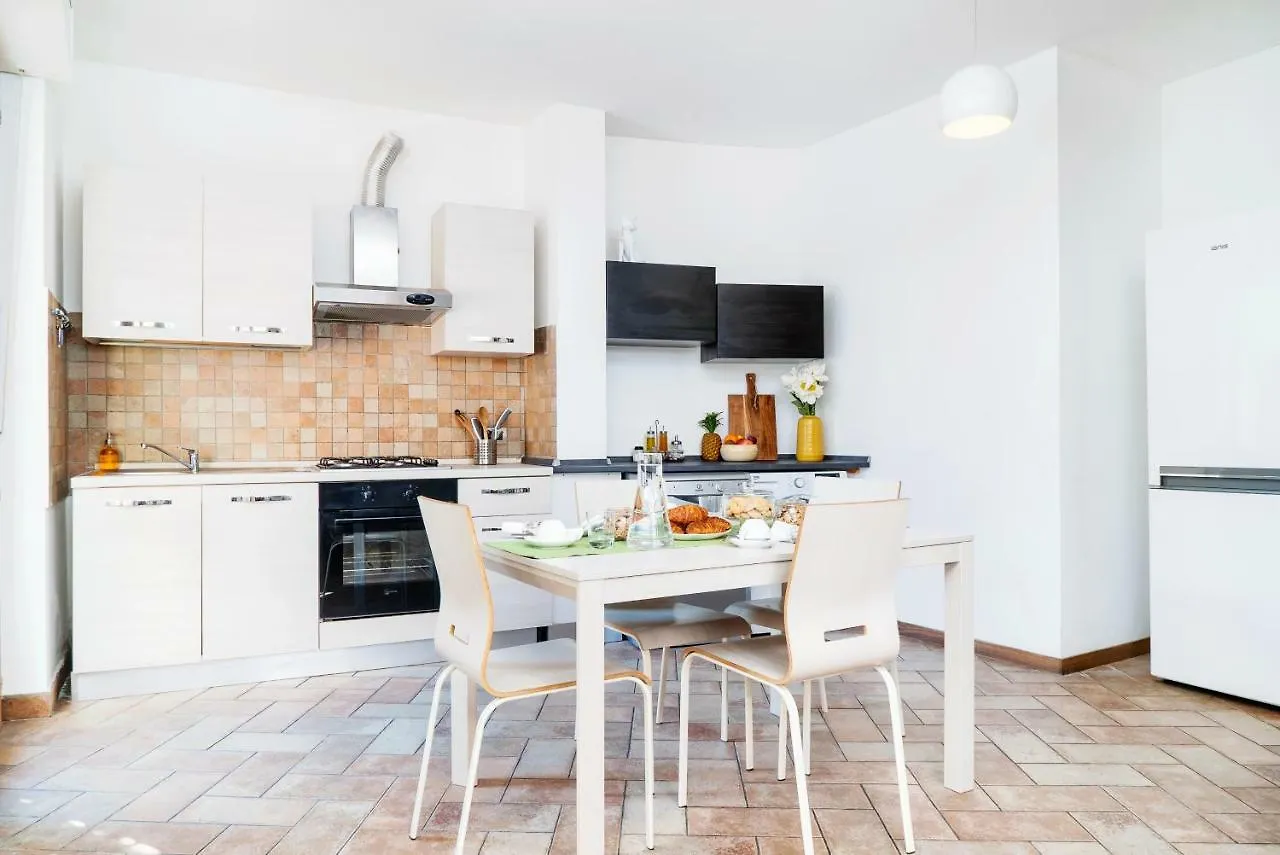 Apartment Four Bedroom Villa Near Metro Milan